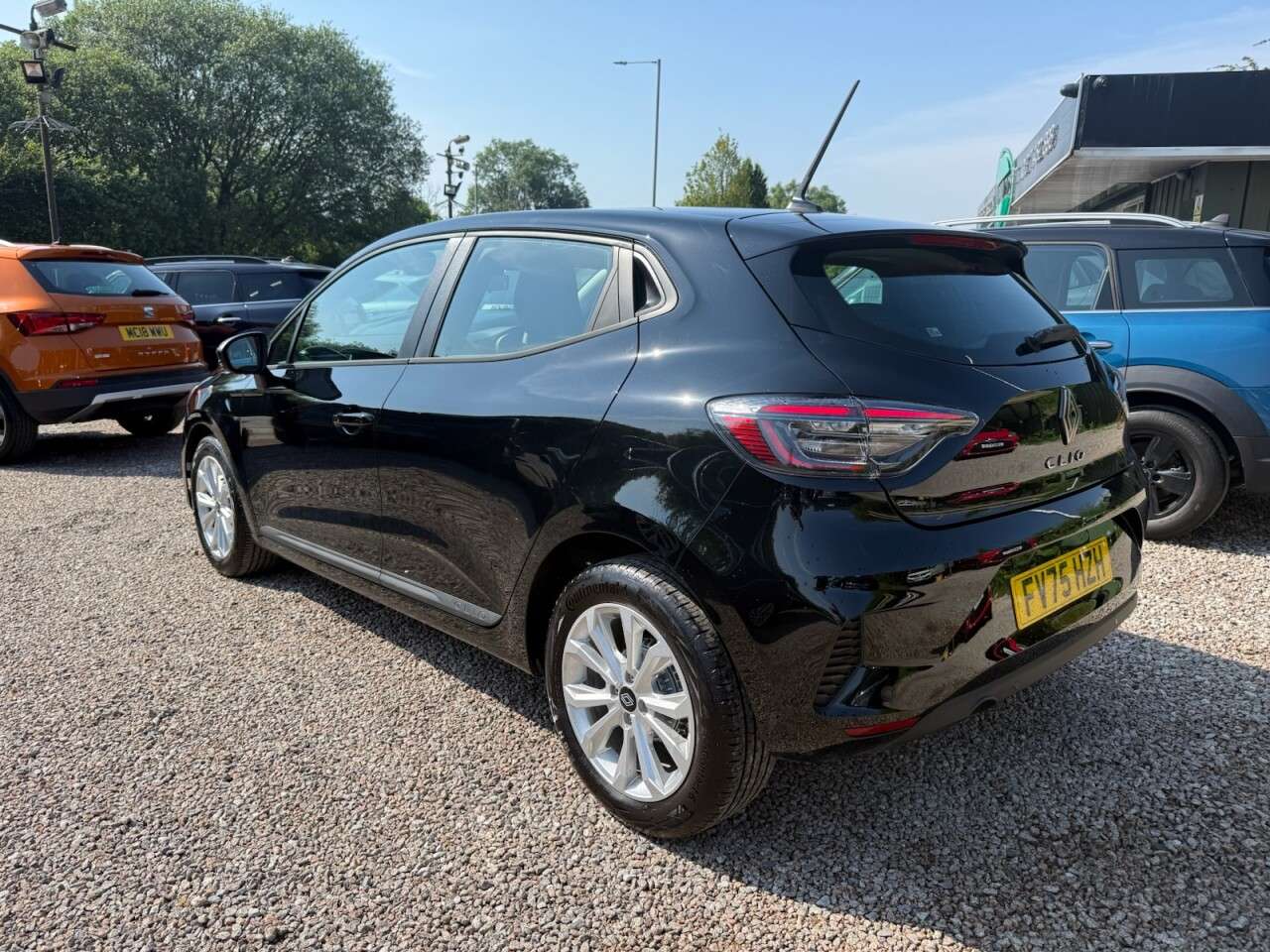 A 2025 RENAULT CLIO 1.0 TCe evolution Hatchback 5dr Petrol Manual Euro 6 (s/s) (90 ps) A 2025 RENAULT CLIO 1.0 TCe evolution Hatchback 5dr Petrol Manual Euro 6 (s/s) (90 ps)