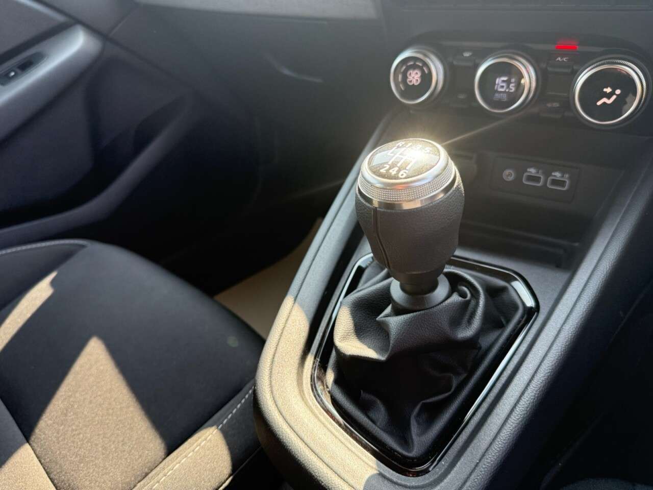 2025 RENAULT CLIO 2025 RENAULT CLIO