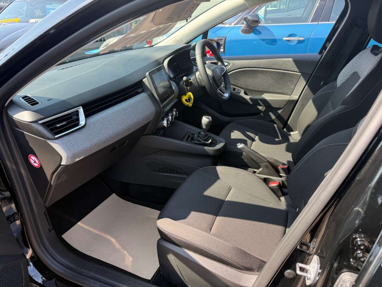 2025 RENAULT CLIO 2025 RENAULT CLIO