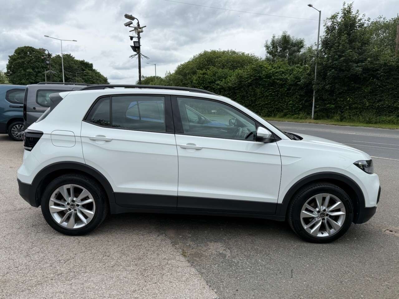 A 2021 VOLKSWAGEN T-CROSS 1.0 TSI SE SUV 5dr Petrol Manual Euro 6 (s/s) (110 ps) RECENT SERVICE+ PRE A 2021 VOLKSWAGEN T-CROSS 1.0 TSI SE SUV 5dr Petrol Manual Euro 6 (s/s) (110 ps) RECENT SERVICE+ PRE