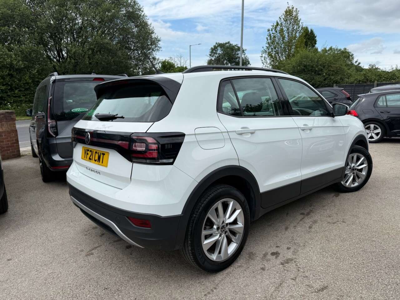 A 2021 VOLKSWAGEN T-CROSS 1.0 TSI SE SUV 5dr Petrol Manual Euro 6 (s/s) (110 ps) RECENT SERVICE+ PRE A 2021 VOLKSWAGEN T-CROSS 1.0 TSI SE SUV 5dr Petrol Manual Euro 6 (s/s) (110 ps) RECENT SERVICE+ PRE