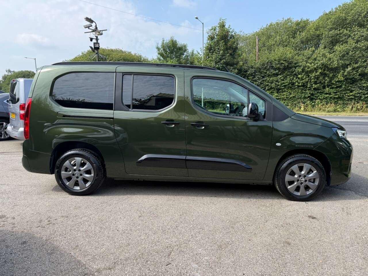 A 2025 VAUXHALL COMBO LIFE ELECTRIC 52kWh Ultimate XL MPV 5dr Electric Auto (11kW Charger) (136 ps) REVERSE CAM A 2025 VAUXHALL COMBO LIFE ELECTRIC 52kWh Ultimate XL MPV 5dr Electric Auto (11kW Charger) (136 ps) REVERSE CAM
