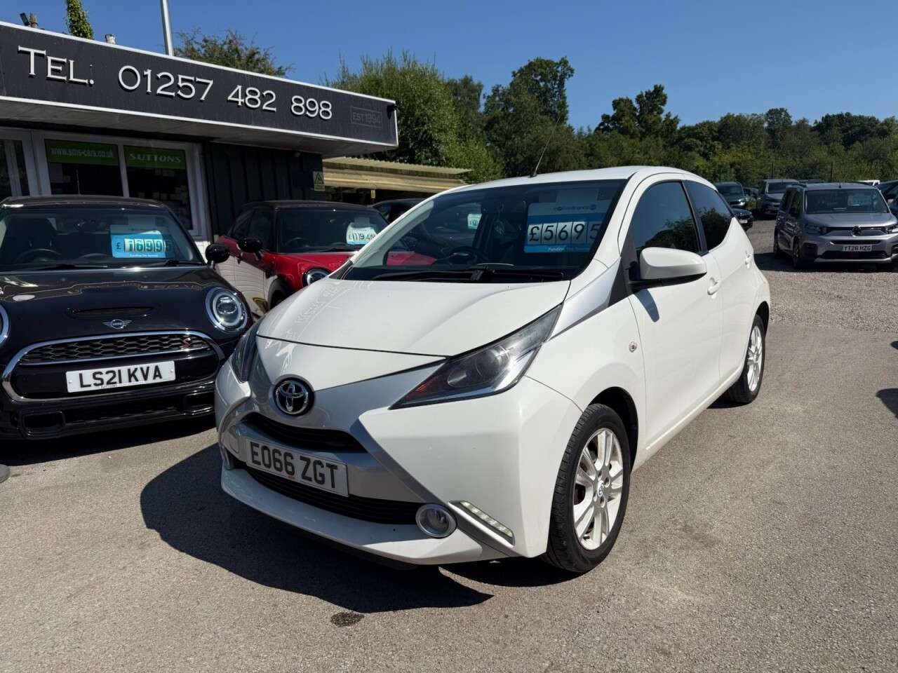 A 2016 TOYOTA AYGO 1.0 VVT-i x-pure Hatchback 5dr Petrol Manual Euro 6 (68 ps) SERVICE + 12 MO A 2016 TOYOTA AYGO 1.0 VVT-i x-pure Hatchback 5dr Petrol Manual Euro 6 (68 ps) SERVICE + 12 MO