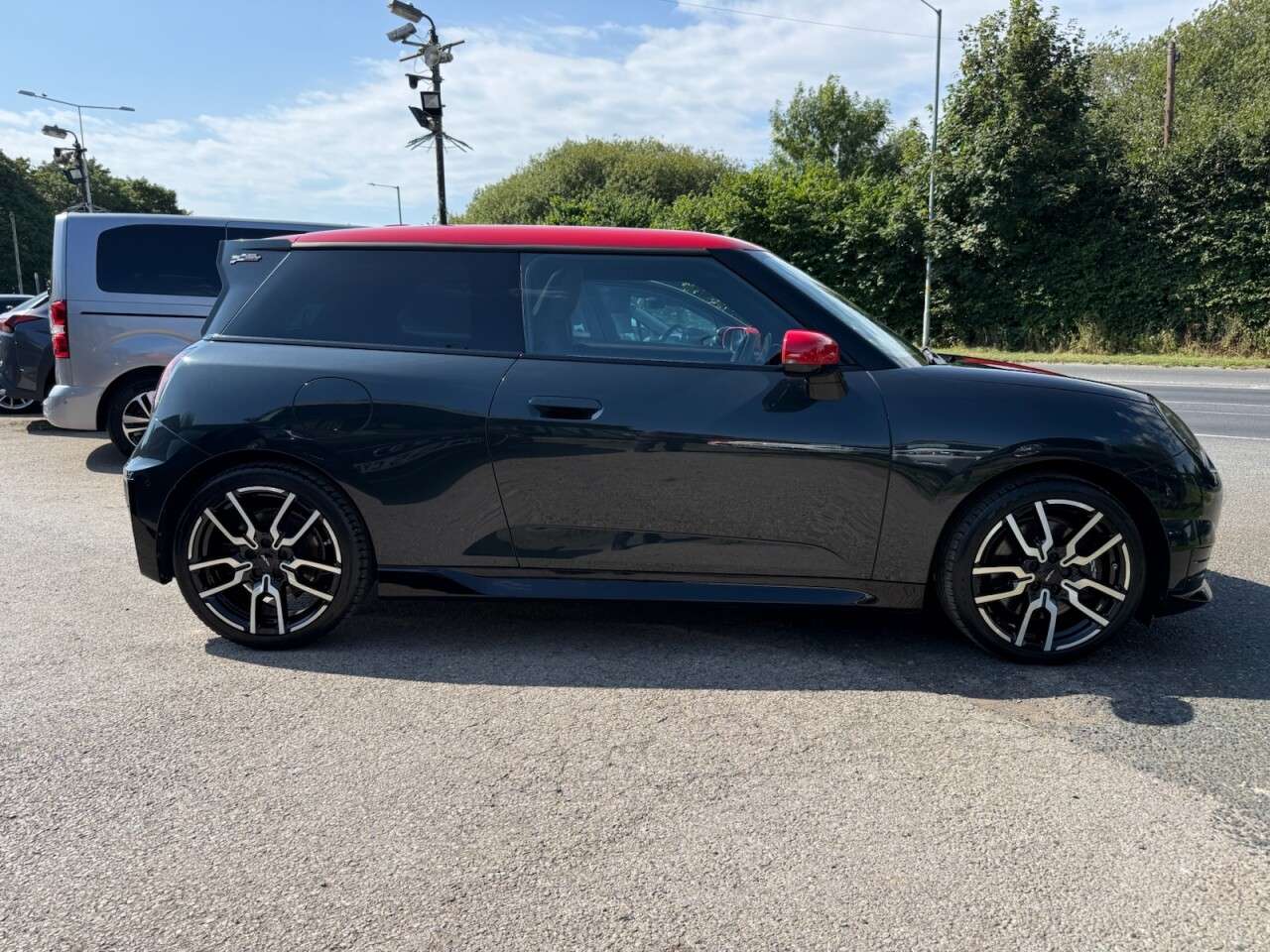 A 2024 MINI ELECTRIC COOPER E 40.7kWh Sport Hatchback 3dr Electric Auto (184 ps) LEVEL 2 PACK ~ PAN GLA A 2024 MINI ELECTRIC COOPER E 40.7kWh Sport Hatchback 3dr Electric Auto (184 ps) LEVEL 2 PACK ~ PAN GLA