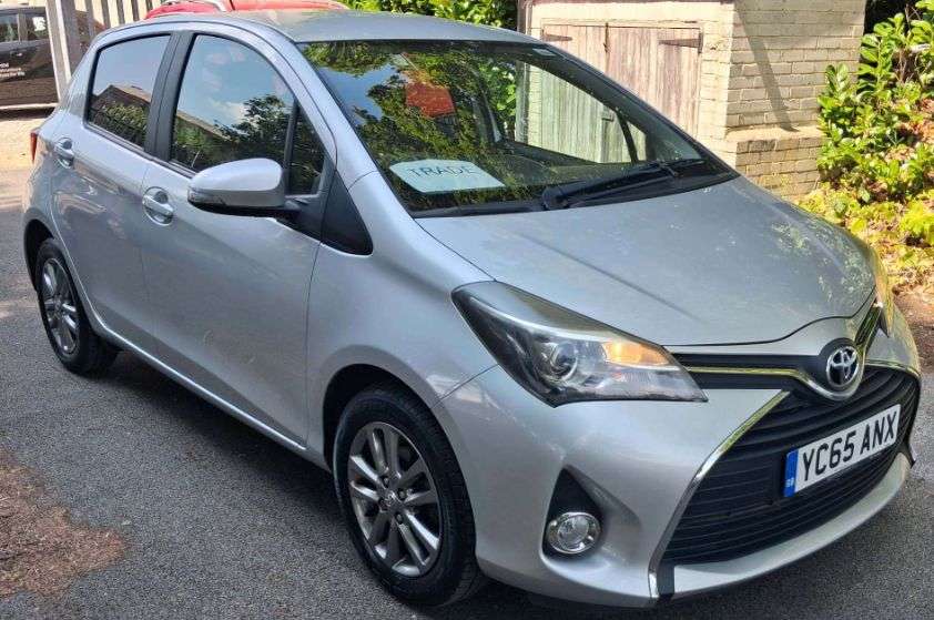 A 2015 TOYOTA YARIS 1.33 Dual VVT-i Icon Hatchback 5dr Petrol Manual Euro 5 Euro 5 (99 ps) +++A A 2015 TOYOTA YARIS 1.33 Dual VVT-i Icon Hatchback 5dr Petrol Manual Euro 5 Euro 5 (99 ps) +++A