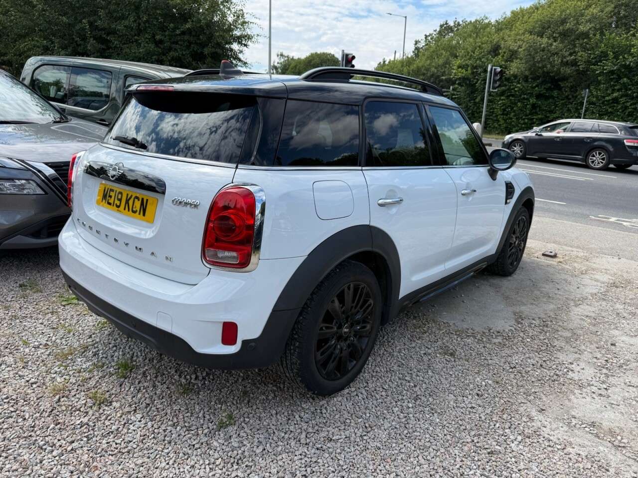 A 2019 MINI COUNTRYMAN 1.5 Cooper Classic SUV 5dr Petrol Manual Euro 6 (s/s) (136 ps) 1 FORMER KEE A 2019 MINI COUNTRYMAN 1.5 Cooper Classic SUV 5dr Petrol Manual Euro 6 (s/s) (136 ps) 1 FORMER KEE