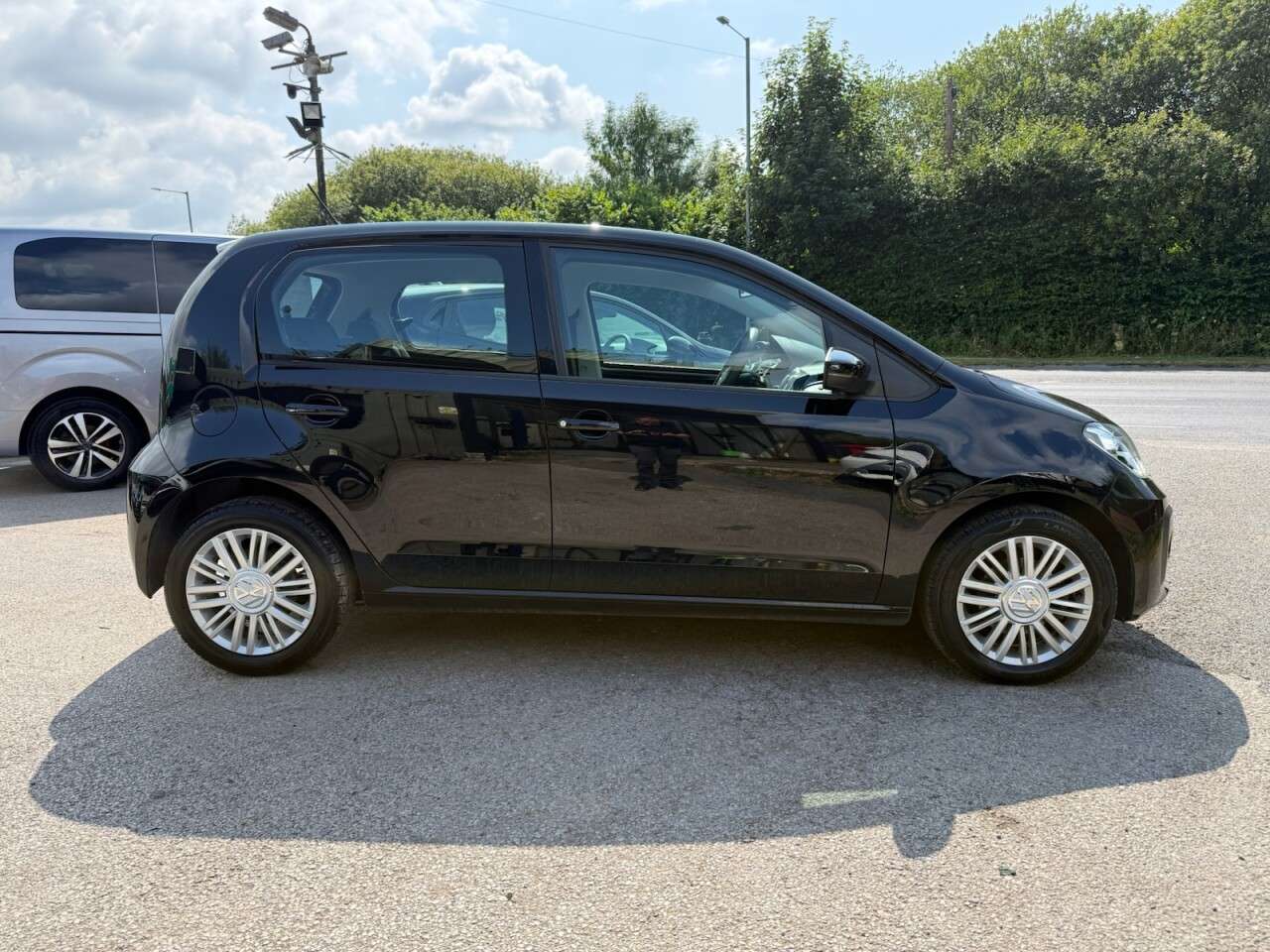 A 2019 VOLKSWAGEN UP! 1.0 Move up! Hatchback 5dr Petrol Manual Euro 6 (s/s) (60 ps) HEATED SEATS A 2019 VOLKSWAGEN UP! 1.0 Move up! Hatchback 5dr Petrol Manual Euro 6 (s/s) (60 ps) HEATED SEATS