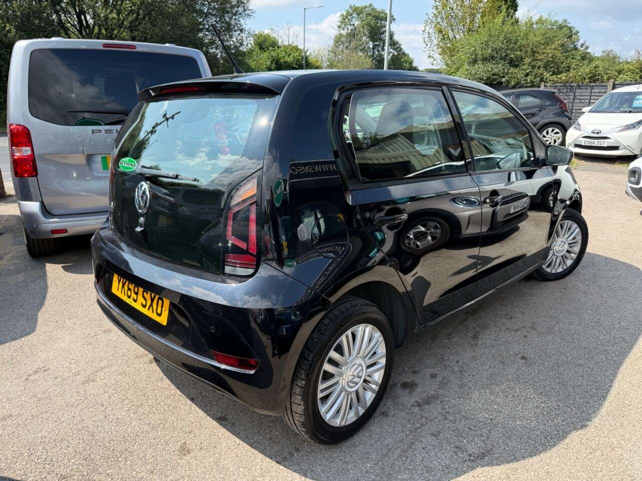 A 2019 VOLKSWAGEN UP! 1.0 Move up! Hatchback 5dr Petrol Manual Euro 6 (s/s) (60 ps) HEATED SEATS A 2019 VOLKSWAGEN UP! 1.0 Move up! Hatchback 5dr Petrol Manual Euro 6 (s/s) (60 ps) HEATED SEATS