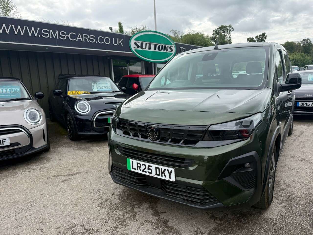 A 2025 PEUGEOT E-RIFTER 52kWh Allure Long MPV 5dr Electric Auto (11kW Charger) (136 ps) 7 SEATER & A 2025 PEUGEOT E-RIFTER 52kWh Allure Long MPV 5dr Electric Auto (11kW Charger) (136 ps) 7 SEATER &