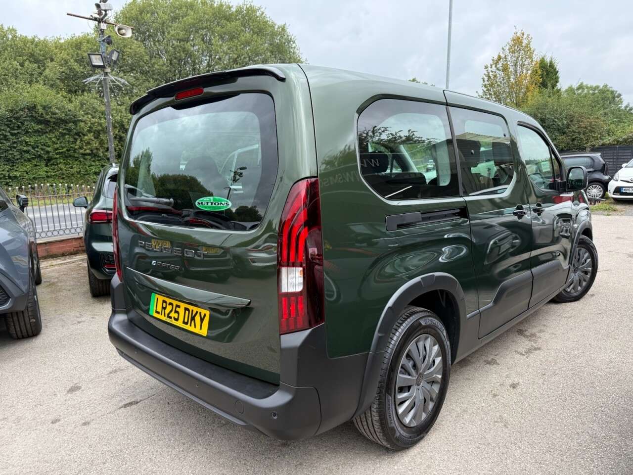 A 2025 PEUGEOT E-RIFTER 52kWh Allure Long MPV 5dr Electric Auto (11kW Charger) (136 ps) 7 SEATER & A 2025 PEUGEOT E-RIFTER 52kWh Allure Long MPV 5dr Electric Auto (11kW Charger) (136 ps) 7 SEATER &