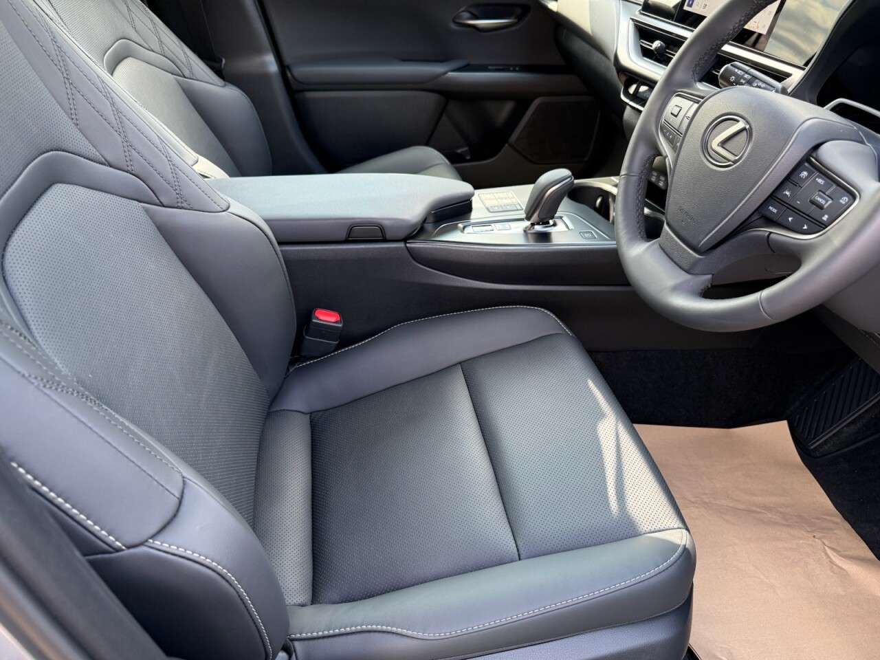 A 2026 LEXUS UX 300e 72.8kWh Premium Plus SUV 5dr Electric Auto (204 ps) FANTASTIC PREMIUM A 2026 LEXUS UX 300e 72.8kWh Premium Plus SUV 5dr Electric Auto (204 ps) FANTASTIC PREMIUM