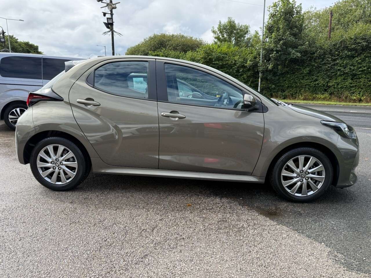 A 2023 TOYOTA YARIS 1.5 VVT-h Icon Hatchback 5dr Petrol Hybrid E-CVT Euro 6 (s/s) (116 ps) TOYO A 2023 TOYOTA YARIS 1.5 VVT-h Icon Hatchback 5dr Petrol Hybrid E-CVT Euro 6 (s/s) (116 ps) TOYO