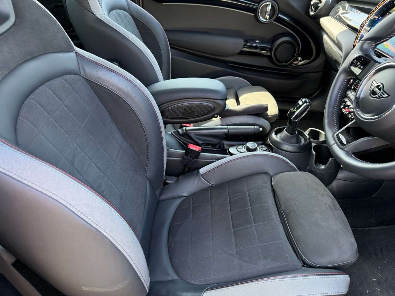 A 2024 MINI HATCH 1.5 Cooper Sport Hatchback 3dr Petrol Steptronic Euro 6 (s/s) (136 ps) 1 OW A 2024 MINI HATCH 1.5 Cooper Sport Hatchback 3dr Petrol Steptronic Euro 6 (s/s) (136 ps) 1 OW