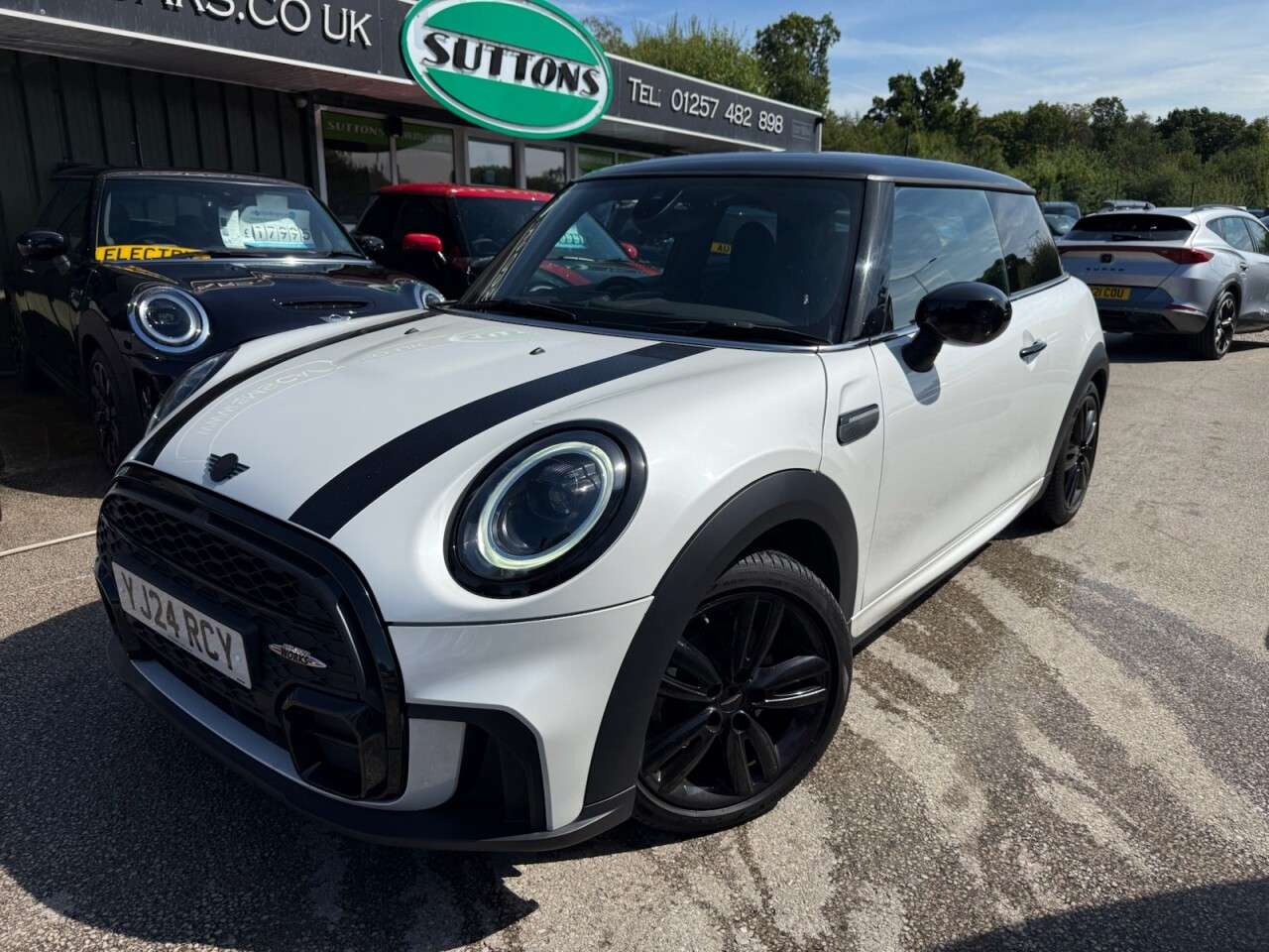 A 2024 MINI HATCH 1.5 Cooper Sport Hatchback 3dr Petrol Steptronic Euro 6 (s/s) (136 ps) 1 OW A 2024 MINI HATCH 1.5 Cooper Sport Hatchback 3dr Petrol Steptronic Euro 6 (s/s) (136 ps) 1 OW
