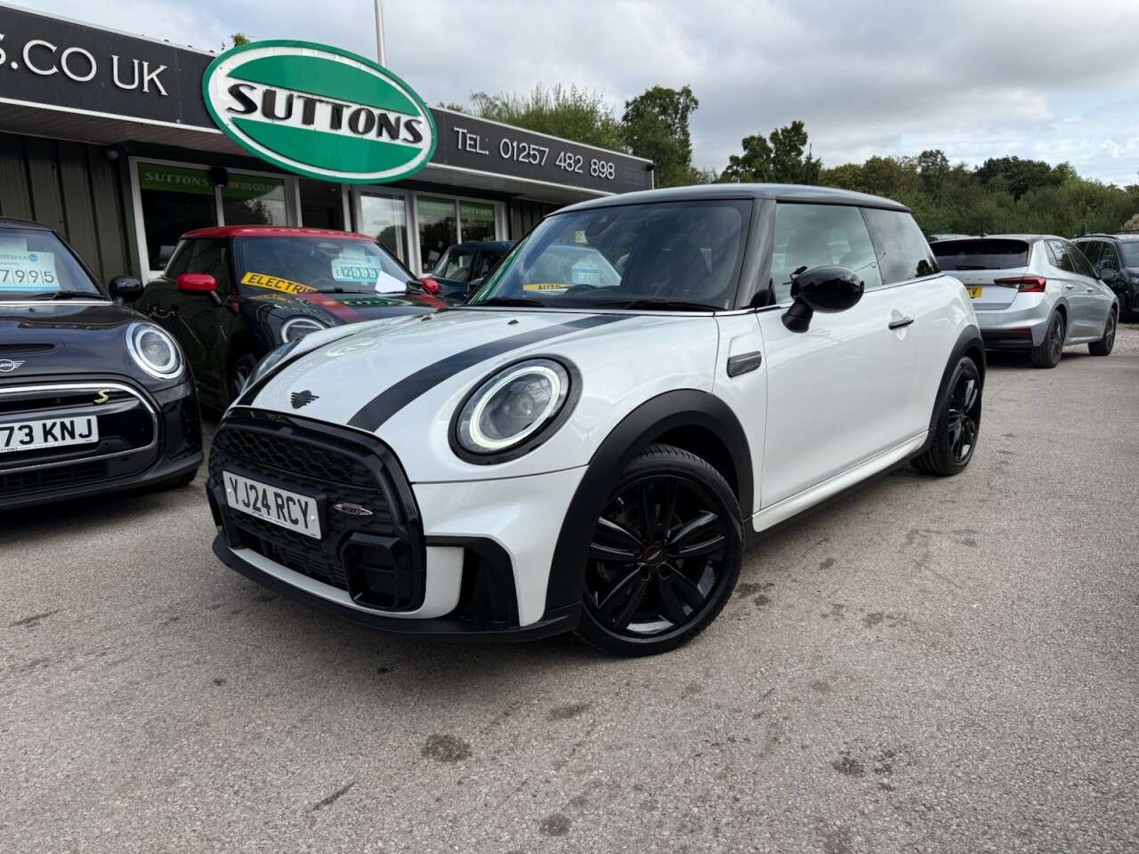 A 2024 MINI HATCH 1.5 Cooper Sport Hatchback 3dr Petrol Steptronic Euro 6 (s/s) (136 ps) 1 OW A 2024 MINI HATCH 1.5 Cooper Sport Hatchback 3dr Petrol Steptronic Euro 6 (s/s) (136 ps) 1 OW