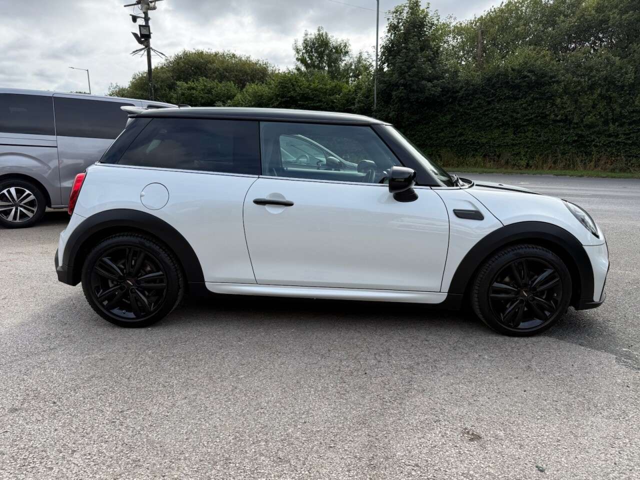 A 2024 MINI HATCH 1.5 Cooper Sport Hatchback 3dr Petrol Steptronic Euro 6 (s/s) (136 ps) 1 OW A 2024 MINI HATCH 1.5 Cooper Sport Hatchback 3dr Petrol Steptronic Euro 6 (s/s) (136 ps) 1 OW
