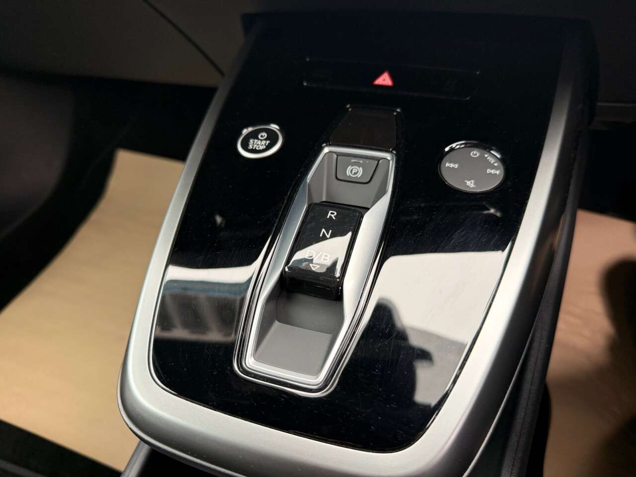 2024 AUDI Q4 E-TRON 2024 AUDI Q4 E-TRON