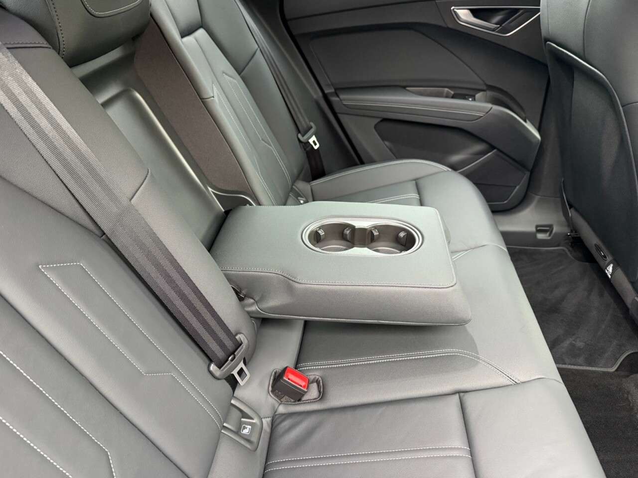 2024 AUDI Q4 E-TRON 2024 AUDI Q4 E-TRON