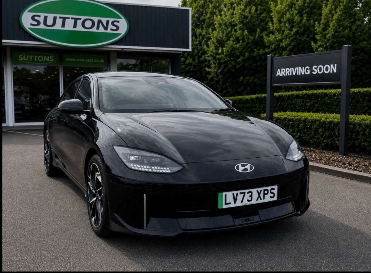 A 2023 HYUNDAI IONIQ 6 77.4kWh Premium Saloon 4dr Electric Auto (228 ps) A 2023 HYUNDAI IONIQ 6 77.4kWh Premium Saloon 4dr Electric Auto (228 ps)