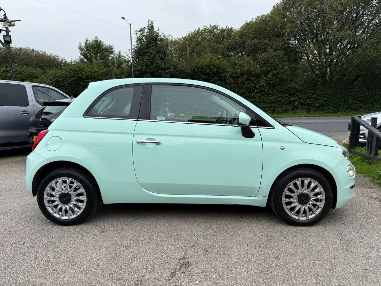 A 2017 FIAT 500 1.2 Lounge Hatchback 3dr Petrol Manual Euro 6 (s/s) (69 bhp) GLASS PANORAMI A 2017 FIAT 500 1.2 Lounge Hatchback 3dr Petrol Manual Euro 6 (s/s) (69 bhp) GLASS PANORAMI