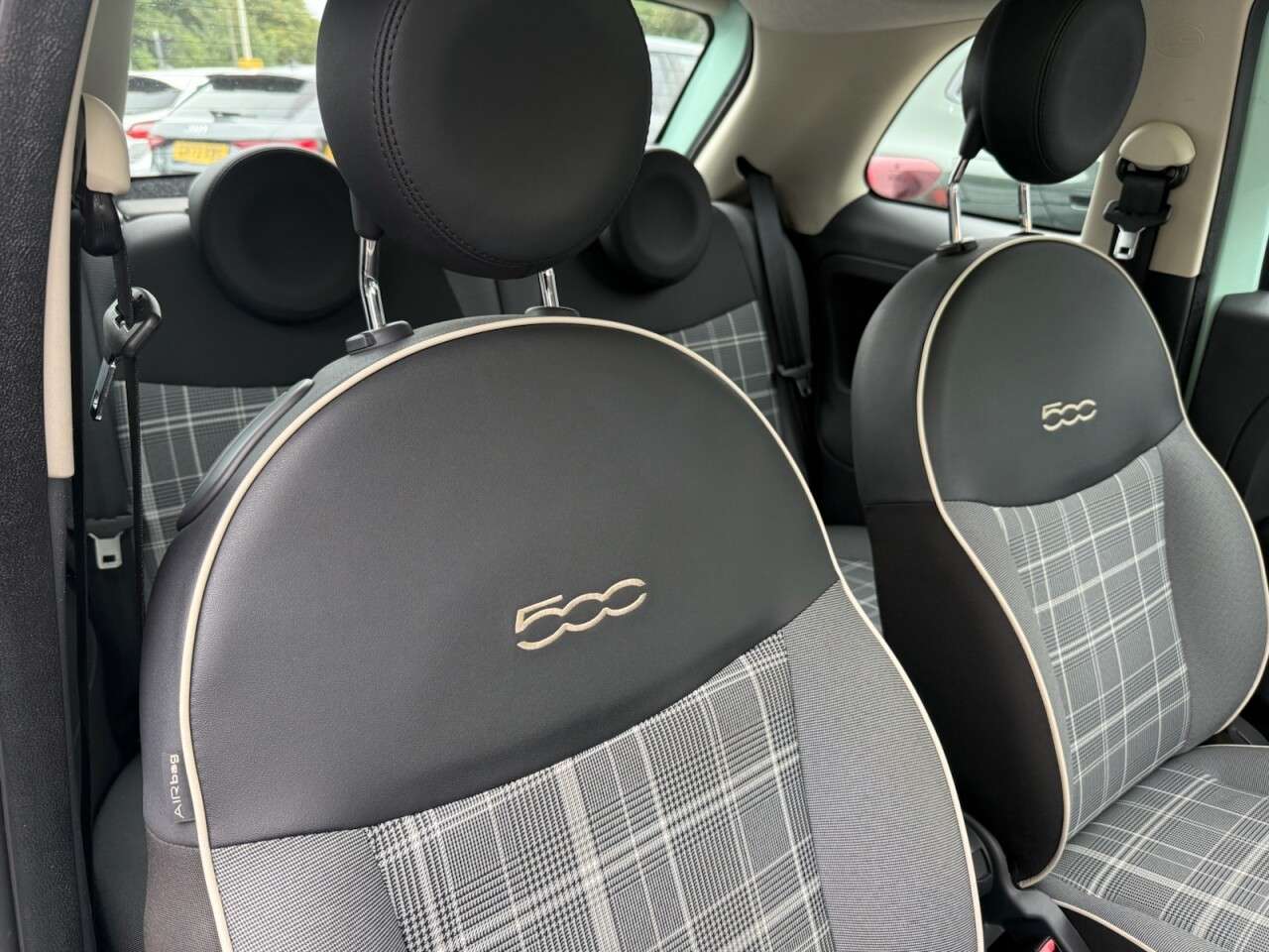 A 2017 FIAT 500 1.2 Lounge Hatchback 3dr Petrol Manual Euro 6 (s/s) (69 bhp) GLASS PANORAMI A 2017 FIAT 500 1.2 Lounge Hatchback 3dr Petrol Manual Euro 6 (s/s) (69 bhp) GLASS PANORAMI