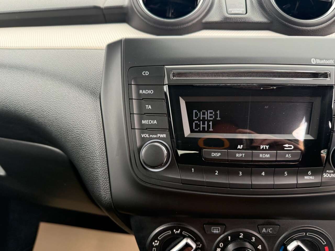 2017 SUZUKI SWIFT 2017 SUZUKI SWIFT