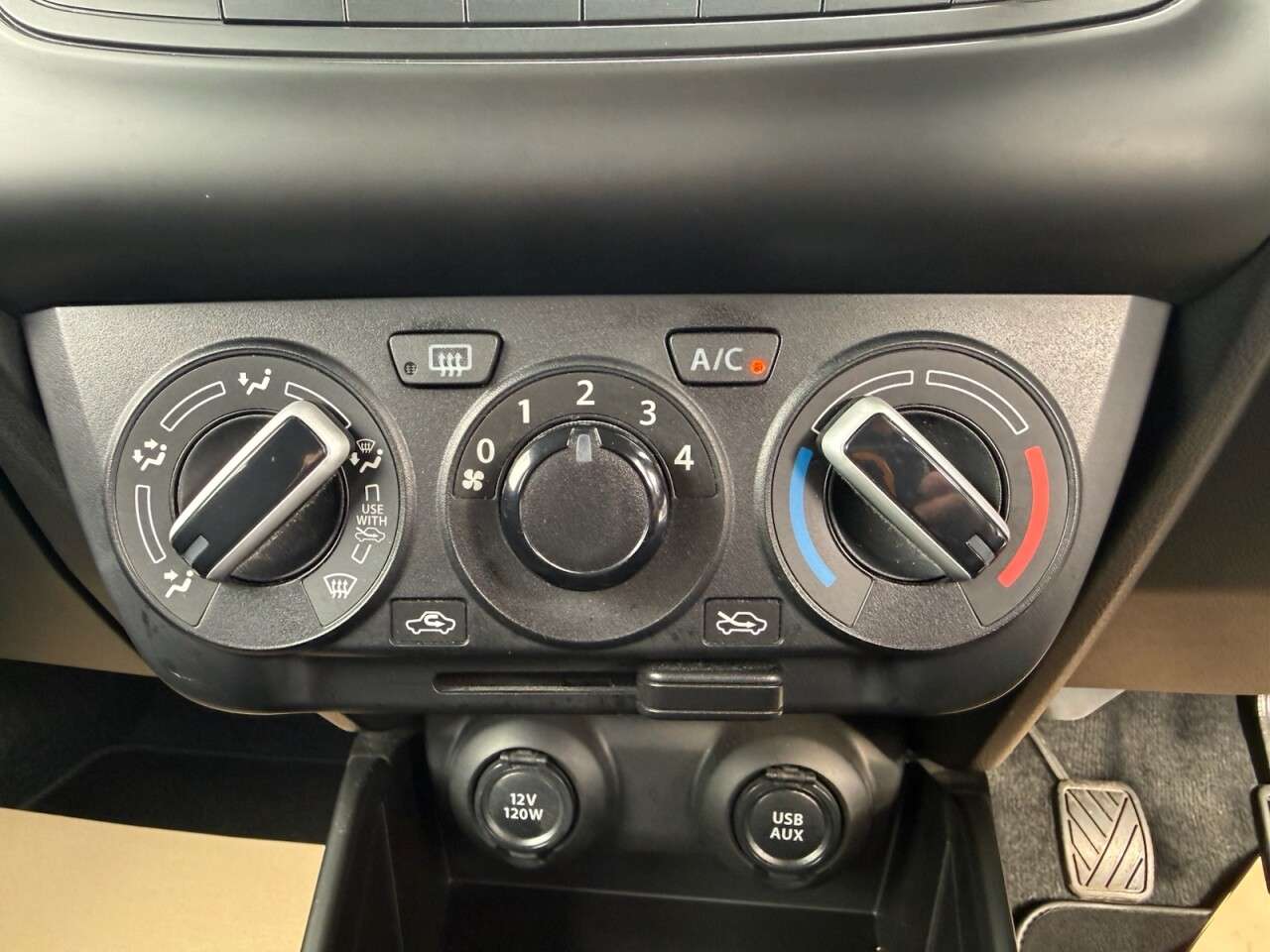 2017 SUZUKI SWIFT 2017 SUZUKI SWIFT