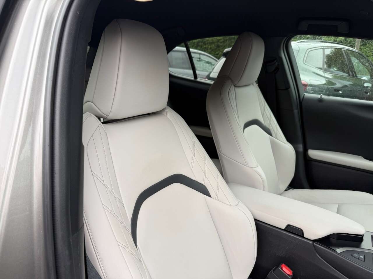 A 2023 LEXUS UX 2.0 250h F Sport Design SUV 5dr Petrol Hybrid E-CVT Euro 6 (s/s) (184 ps) 3 A 2023 LEXUS UX 2.0 250h F Sport Design SUV 5dr Petrol Hybrid E-CVT Euro 6 (s/s) (184 ps) 3