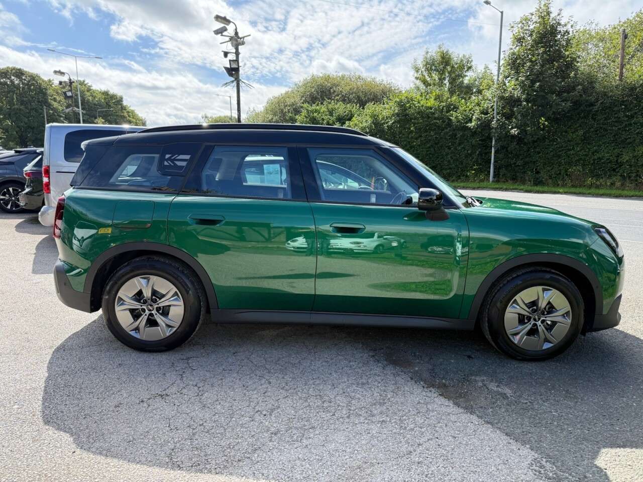 A 2026 MINI ELECTRIC COUNTRYMAN E 66.5kWh Classic SUV 5dr Electric Auto (204 ps) **FIRST REGISTERED 27/07/2 A 2026 MINI ELECTRIC COUNTRYMAN E 66.5kWh Classic SUV 5dr Electric Auto (204 ps) **FIRST REGISTERED 27/07/2
