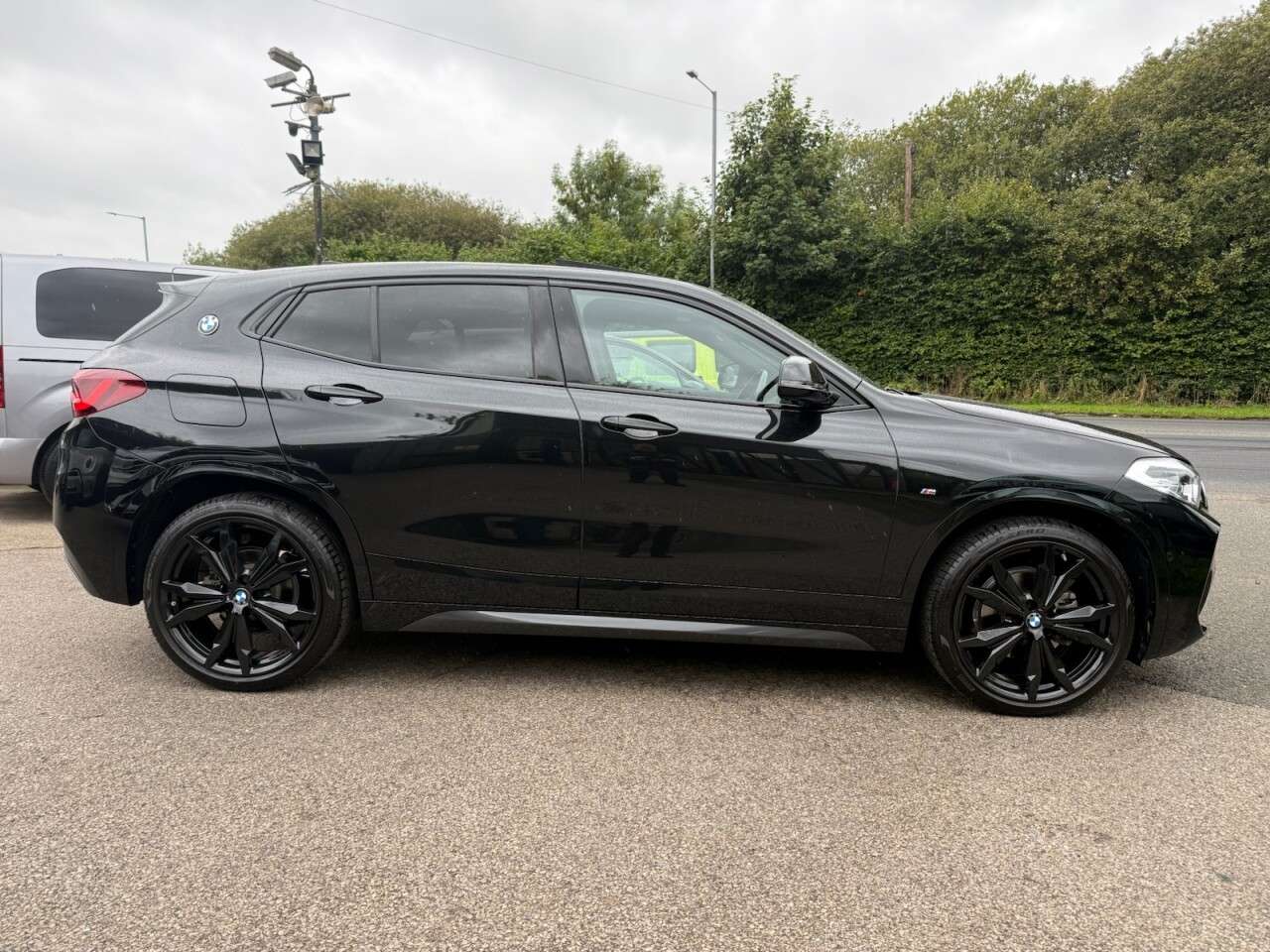 A 2023 BMW X2 1.5 18i M Sport SUV 5dr Petrol Manual sDrive Euro 6 (s/s) (136 ps) 20" WHEE A 2023 BMW X2 1.5 18i M Sport SUV 5dr Petrol Manual sDrive Euro 6 (s/s) (136 ps) 20" WHEE