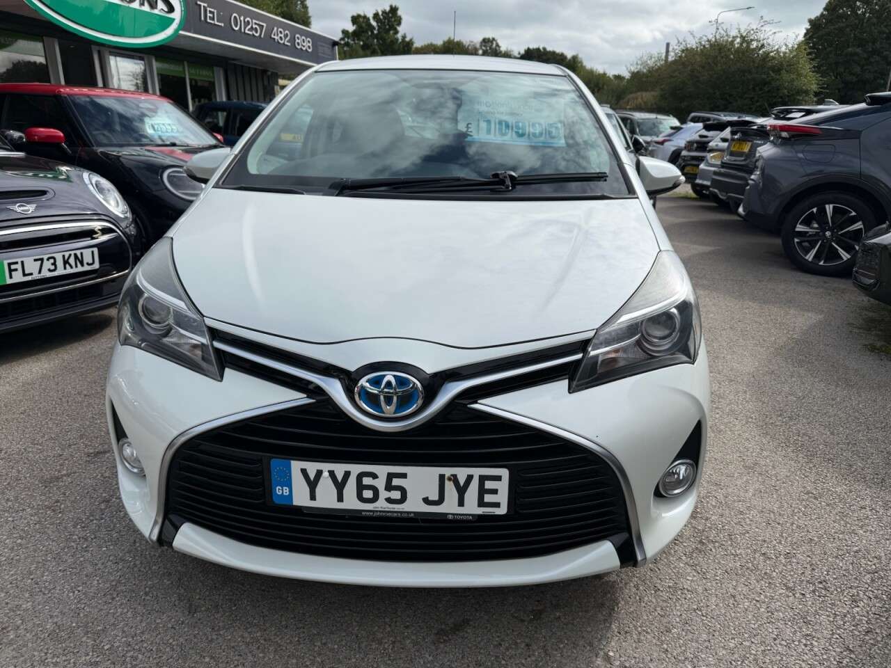 A 2015 TOYOTA YARIS 1.5 VVT-h Sport Hatchback 5dr Petrol Hybrid E-CVT Euro 6 (101 ps) 4 NEW TYR A 2015 TOYOTA YARIS 1.5 VVT-h Sport Hatchback 5dr Petrol Hybrid E-CVT Euro 6 (101 ps) 4 NEW TYR