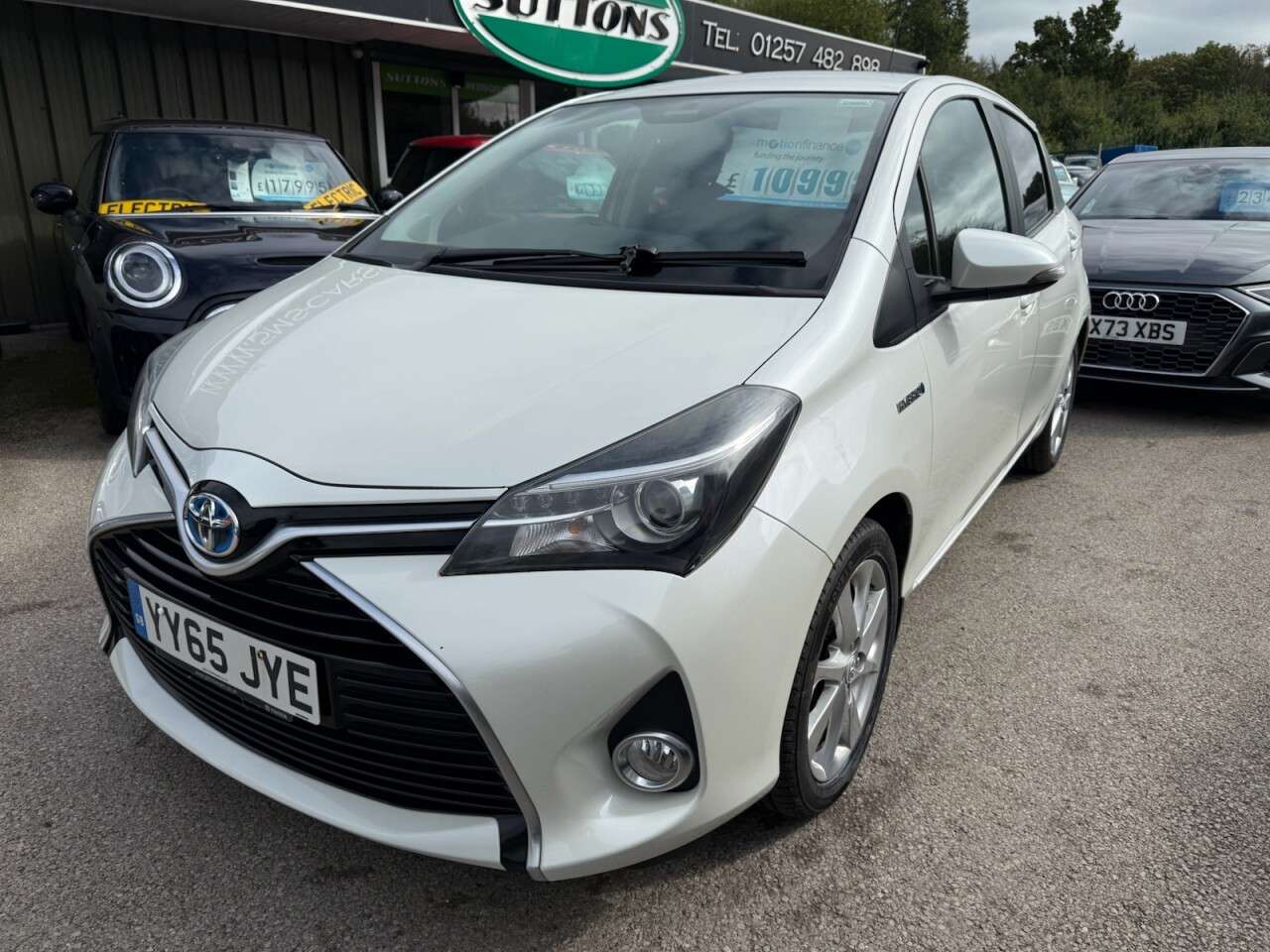 A 2015 TOYOTA YARIS 1.5 VVT-h Sport Hatchback 5dr Petrol Hybrid E-CVT Euro 6 (101 ps) 4 NEW TYR A 2015 TOYOTA YARIS 1.5 VVT-h Sport Hatchback 5dr Petrol Hybrid E-CVT Euro 6 (101 ps) 4 NEW TYR