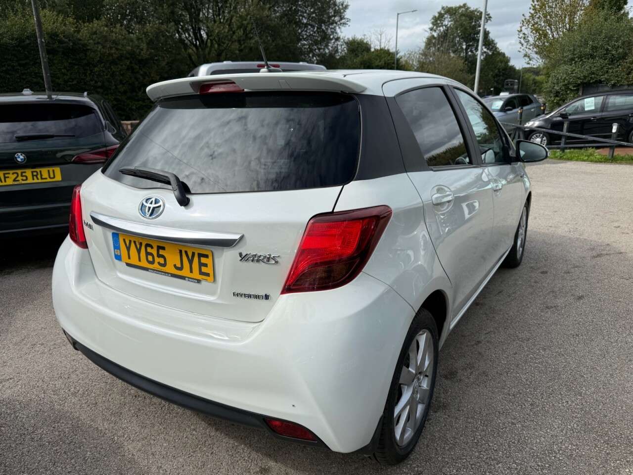 A 2015 TOYOTA YARIS 1.5 VVT-h Sport Hatchback 5dr Petrol Hybrid E-CVT Euro 6 (101 ps) 4 NEW TYR A 2015 TOYOTA YARIS 1.5 VVT-h Sport Hatchback 5dr Petrol Hybrid E-CVT Euro 6 (101 ps) 4 NEW TYR