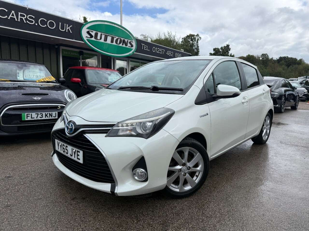 A 2015 TOYOTA YARIS 1.5 VVT-h Sport Hatchback 5dr Petrol Hybrid E-CVT Euro 6 (101 ps) 4 NEW TYR A 2015 TOYOTA YARIS 1.5 VVT-h Sport Hatchback 5dr Petrol Hybrid E-CVT Euro 6 (101 ps) 4 NEW TYR