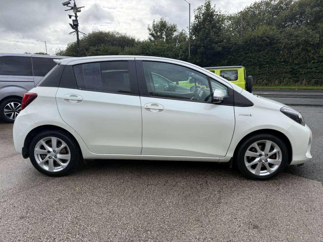 A 2015 TOYOTA YARIS 1.5 VVT-h Sport Hatchback 5dr Petrol Hybrid E-CVT Euro 6 (101 ps) 4 NEW TYR A 2015 TOYOTA YARIS 1.5 VVT-h Sport Hatchback 5dr Petrol Hybrid E-CVT Euro 6 (101 ps) 4 NEW TYR