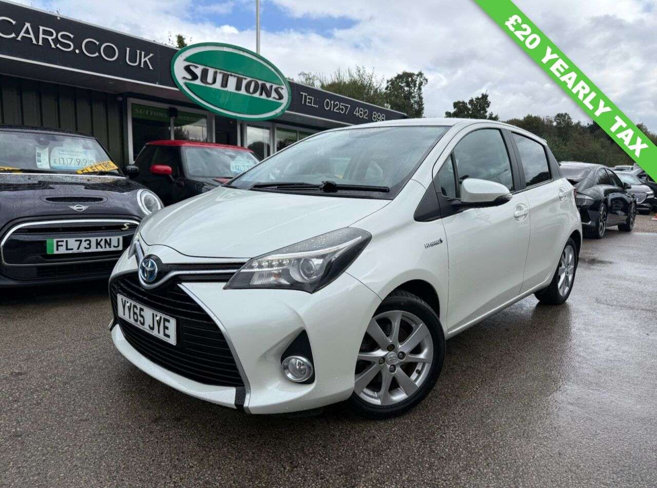 A 2015 TOYOTA YARIS 1.5 VVT-h Sport Hatchback 5dr Petrol Hybrid E-CVT Euro 6 (101 ps) 4 NEW TYR A 2015 TOYOTA YARIS 1.5 VVT-h Sport Hatchback 5dr Petrol Hybrid E-CVT Euro 6 (101 ps) 4 NEW TYR