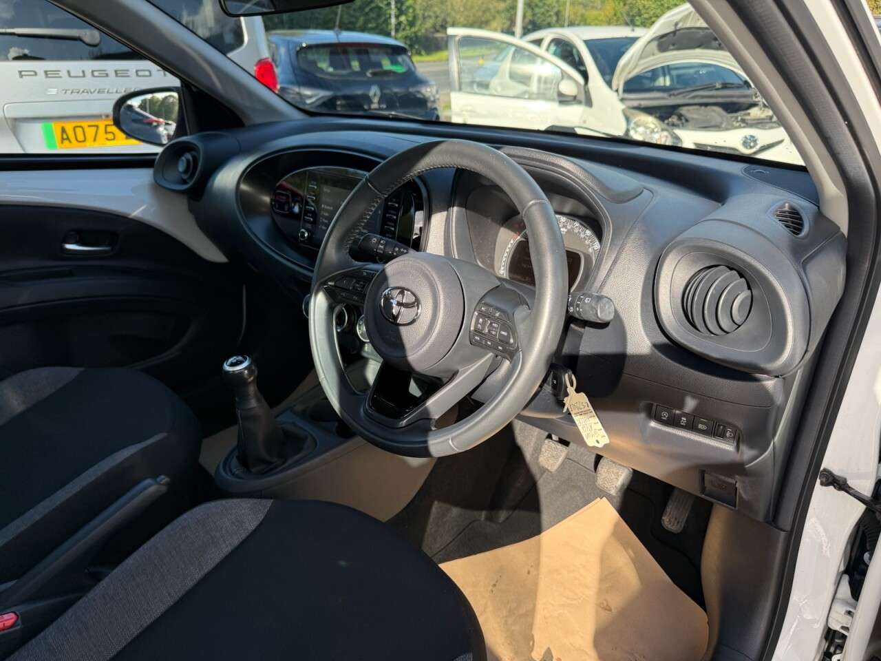 2022 TOYOTA AYGO X 2022 TOYOTA AYGO X
