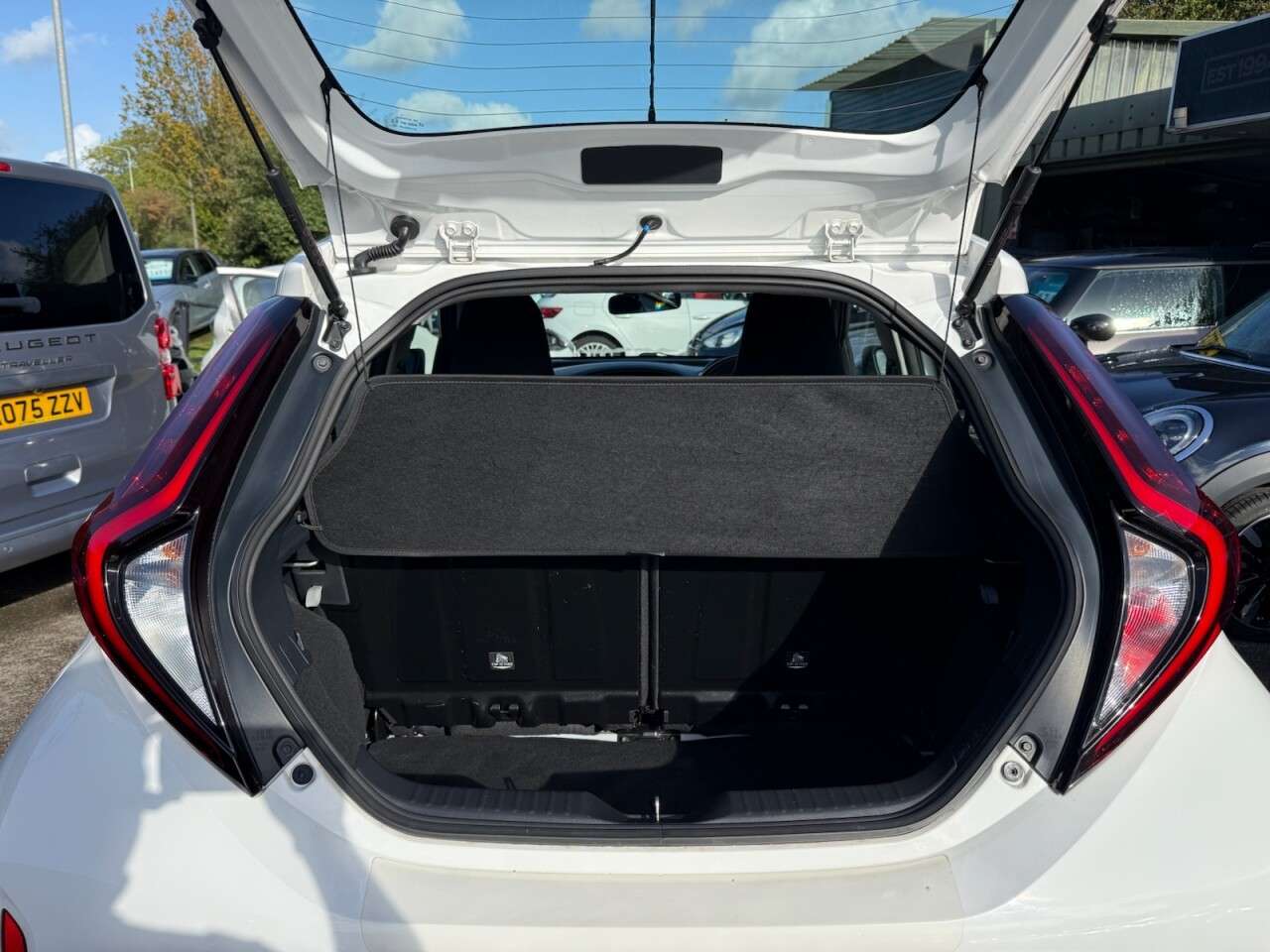 2022 TOYOTA AYGO X 2022 TOYOTA AYGO X