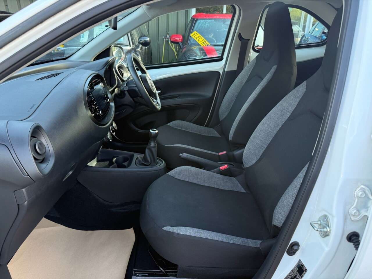 2022 TOYOTA AYGO X 2022 TOYOTA AYGO X