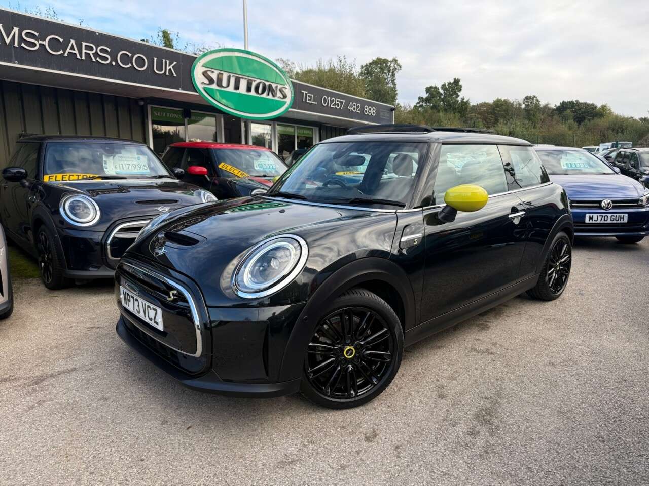 A 2023 MINI ELECTRIC HATCH Cooper SE 32.6kWh Level 3 Hatchback 3dr Electric Auto (184 ps) MINI SERVICE A 2023 MINI ELECTRIC HATCH Cooper SE 32.6kWh Level 3 Hatchback 3dr Electric Auto (184 ps) MINI SERVICE