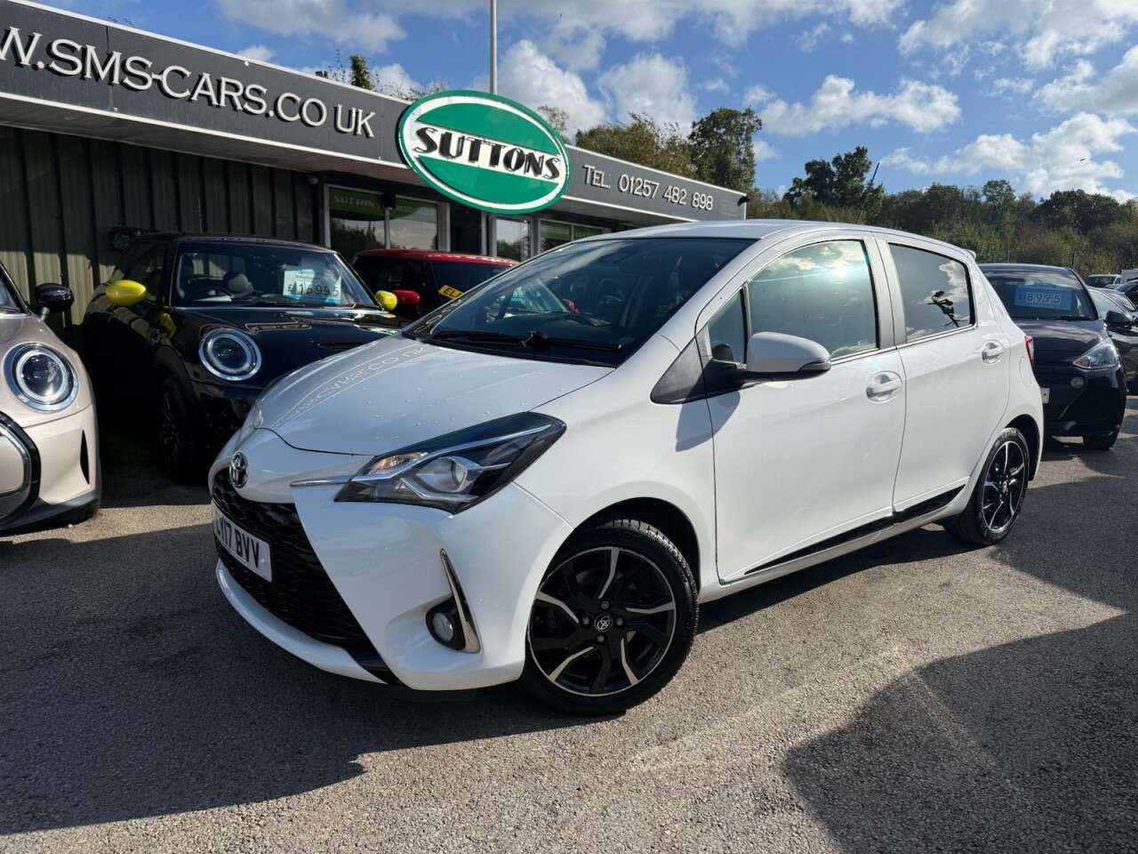 A 2017 TOYOTA YARIS 1.5 VVT-i Design Hatchback 5dr Petrol Manual Euro 6 (111 ps) **SERVICE HIST A 2017 TOYOTA YARIS 1.5 VVT-i Design Hatchback 5dr Petrol Manual Euro 6 (111 ps) **SERVICE HIST
