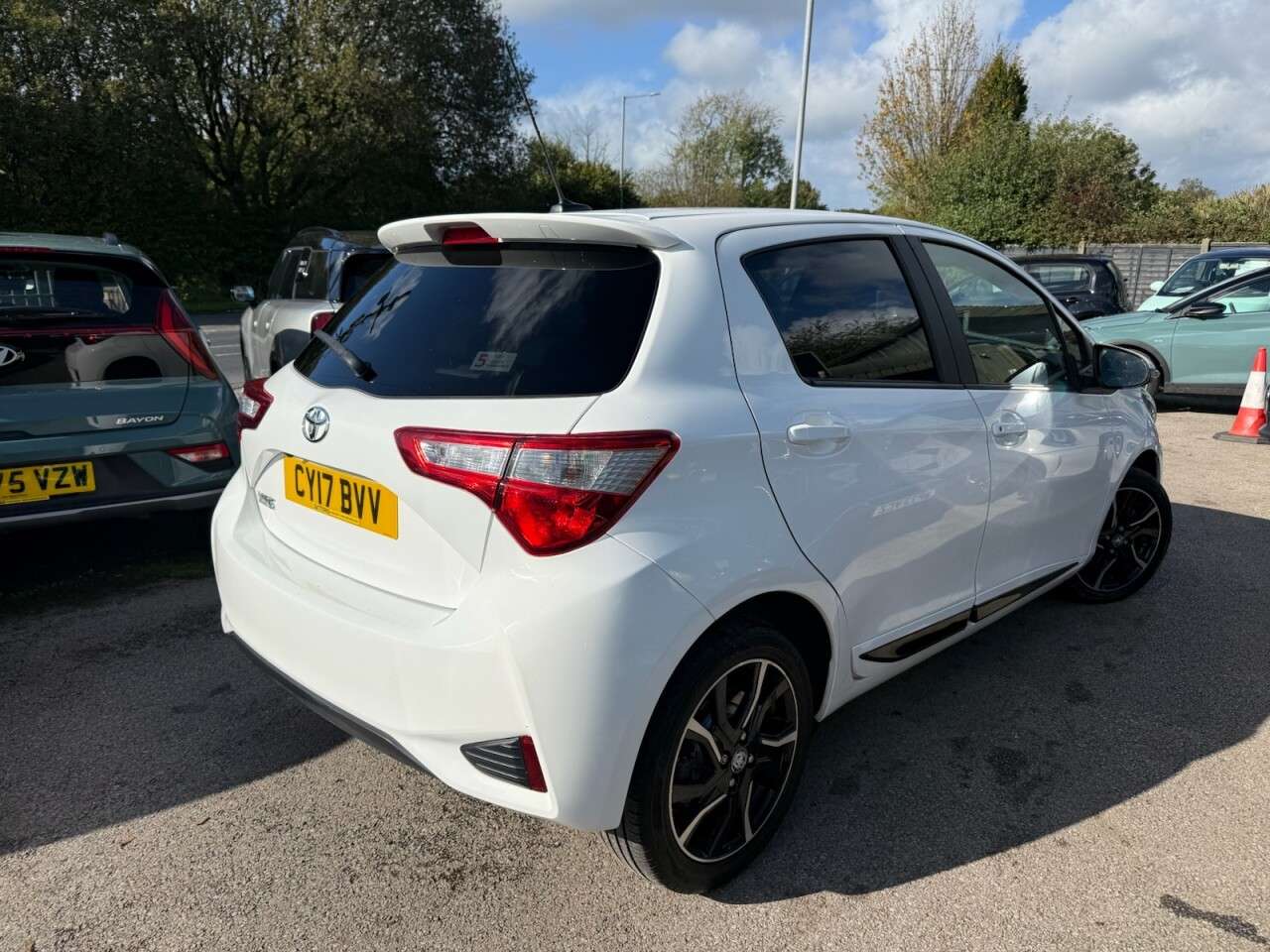 A 2017 TOYOTA YARIS 1.5 VVT-i Design Hatchback 5dr Petrol Manual Euro 6 (111 ps) **SERVICE HIST A 2017 TOYOTA YARIS 1.5 VVT-i Design Hatchback 5dr Petrol Manual Euro 6 (111 ps) **SERVICE HIST