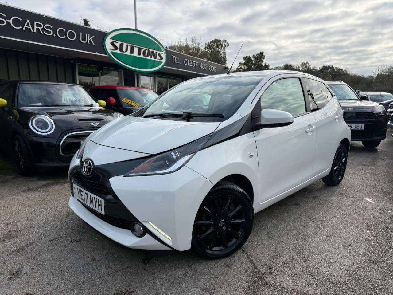 A 2017 TOYOTA AYGO 1.0 VVT-i x-style Hatchback 5dr Petrol x-shift Euro 6 (68 ps) 2 OWNERS & TO A 2017 TOYOTA AYGO 1.0 VVT-i x-style Hatchback 5dr Petrol x-shift Euro 6 (68 ps) 2 OWNERS & TO