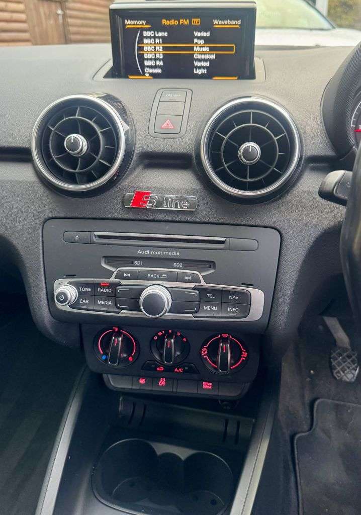 2016 AUDI A1 2016 AUDI A1