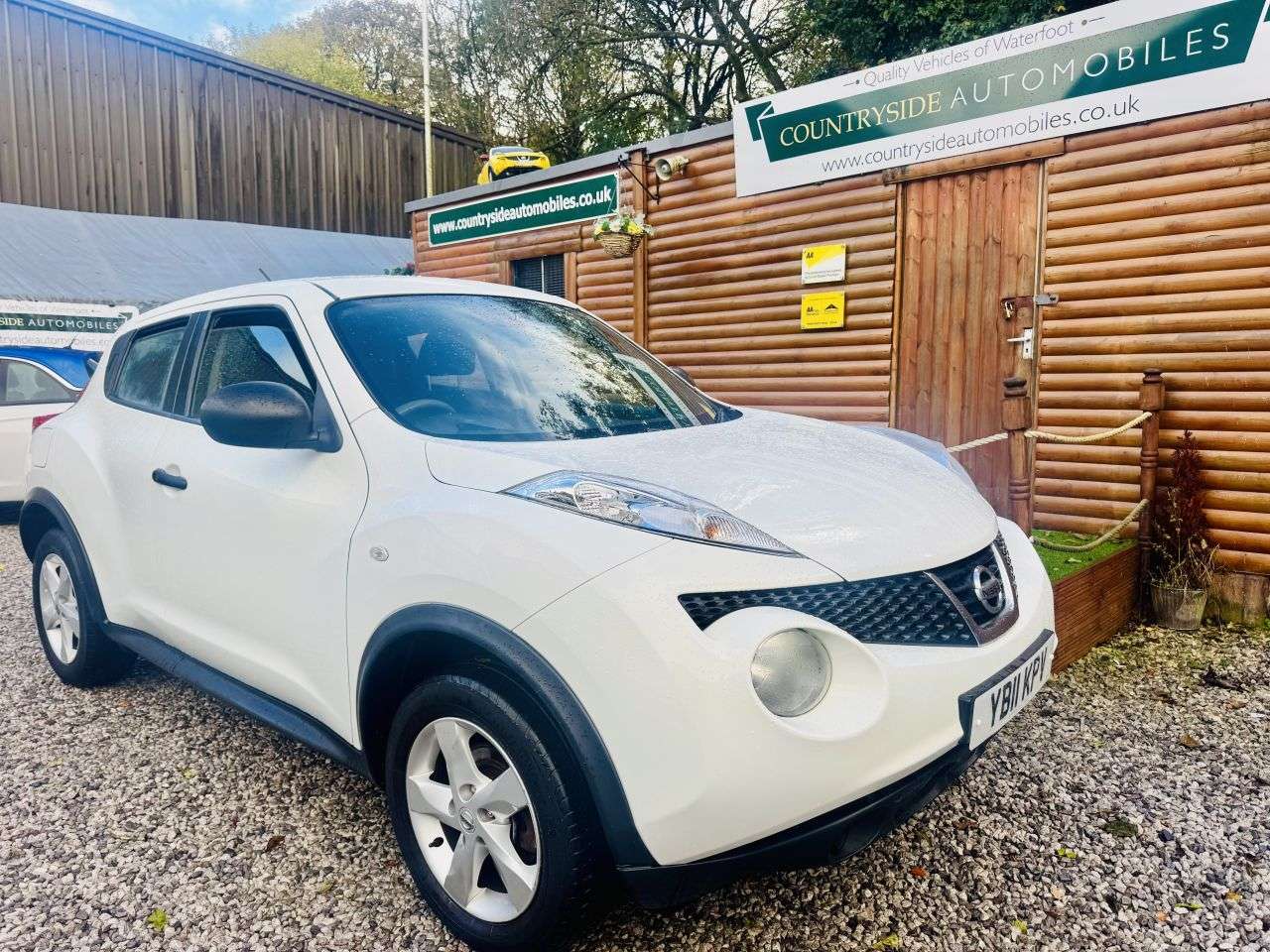 A 2011 NISSAN JUKE 1.6 Visia SUV 5dr Petrol Manual Euro 5 (117 ps) 2 KEYS # AC # BOOK PACK # A A 2011 NISSAN JUKE 1.6 Visia SUV 5dr Petrol Manual Euro 5 (117 ps) 2 KEYS # AC # BOOK PACK # A