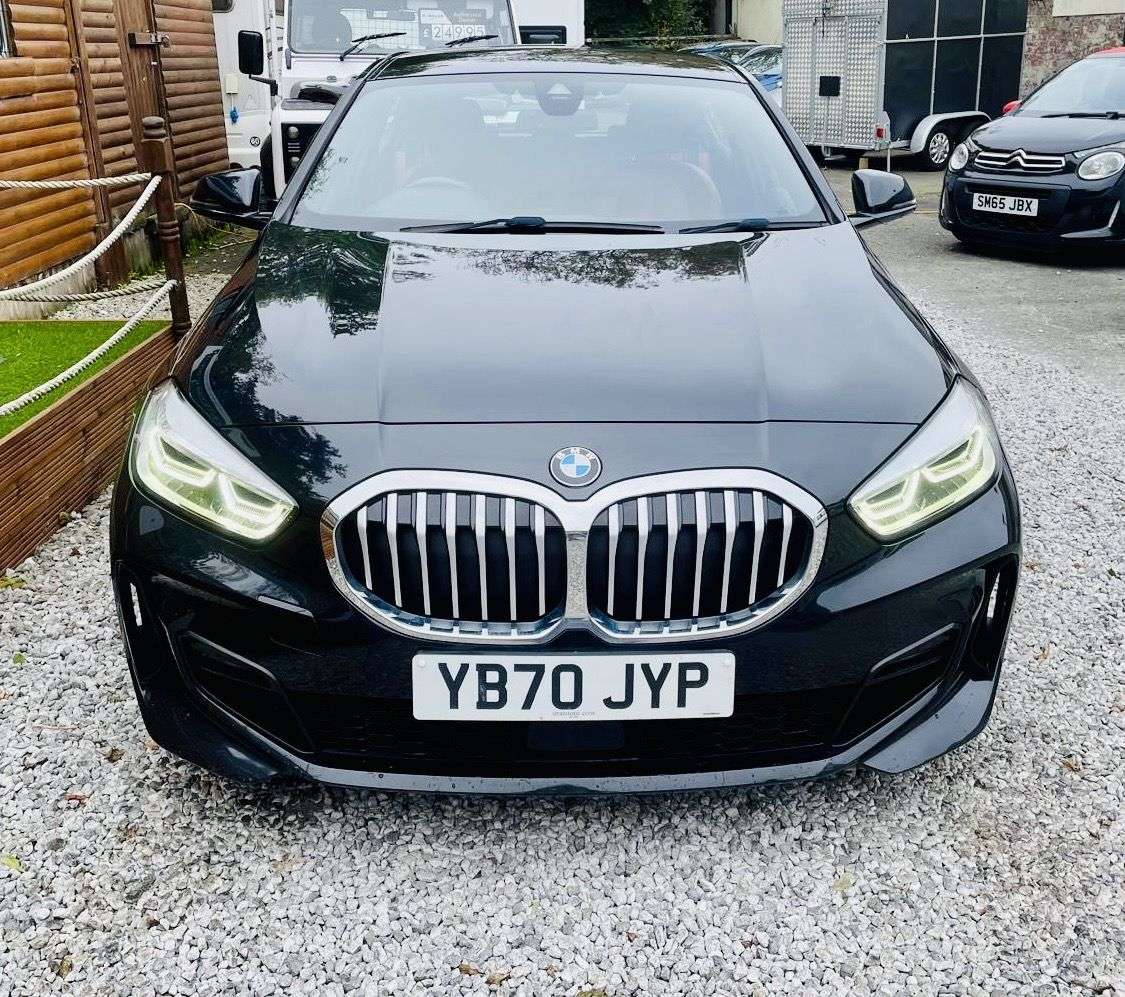 A 2020 BMW 1 SERIES 1.5 118i M Sport Hatchback 5dr Petrol DCT Euro 6 (s/s) (140 ps) BMW LIVE CO A 2020 BMW 1 SERIES 1.5 118i M Sport Hatchback 5dr Petrol DCT Euro 6 (s/s) (140 ps) BMW LIVE CO
