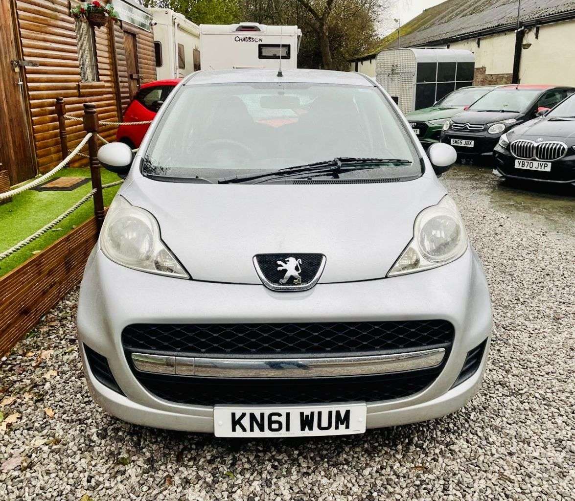 A 2011 PEUGEOT 107 1.0 12V Urban Hatchback 5dr Petrol Manual Euro 5 (68 ps) SERVICE HISTORY # A 2011 PEUGEOT 107 1.0 12V Urban Hatchback 5dr Petrol Manual Euro 5 (68 ps) SERVICE HISTORY #