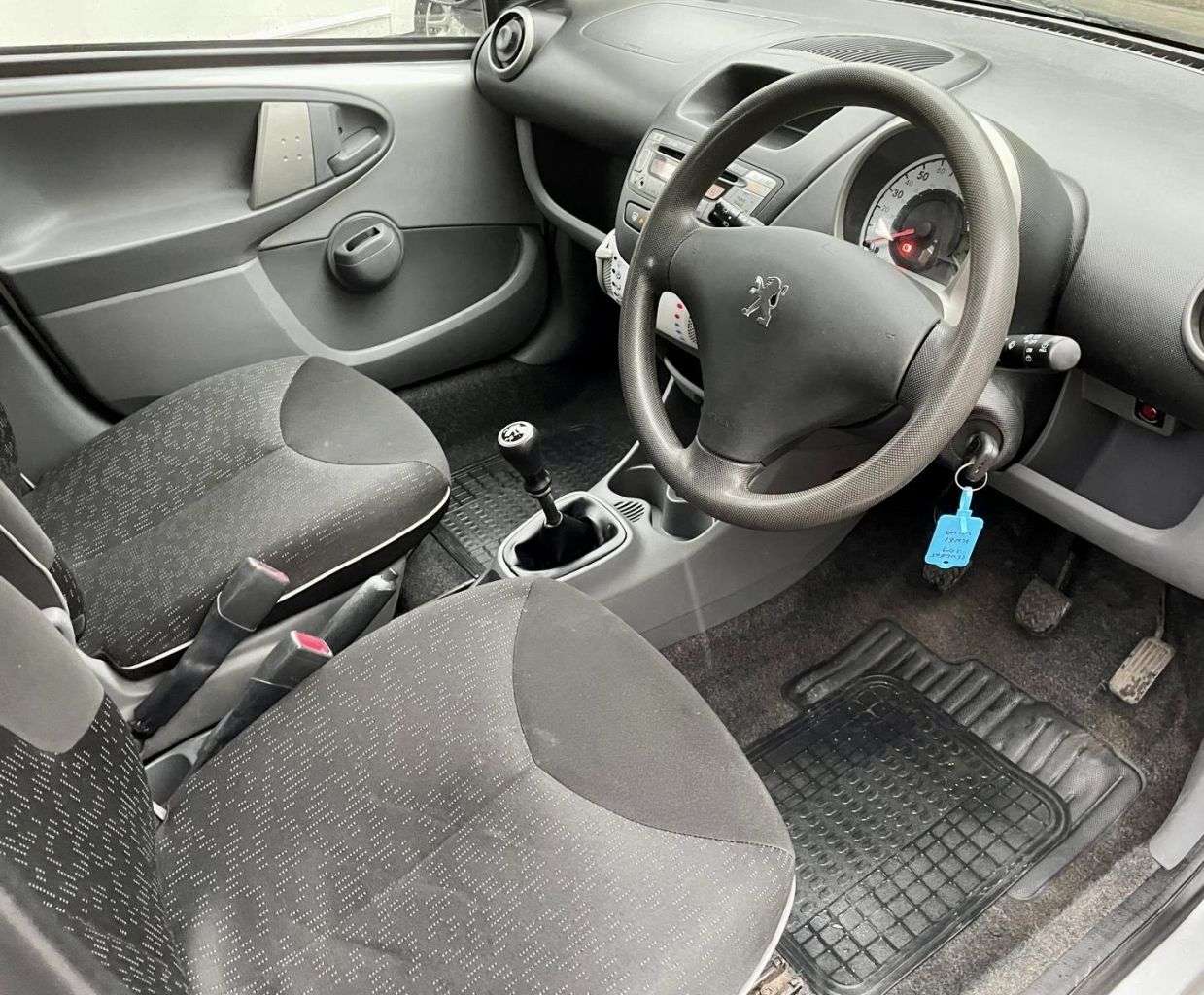 2011 PEUGEOT 107 2011 PEUGEOT 107