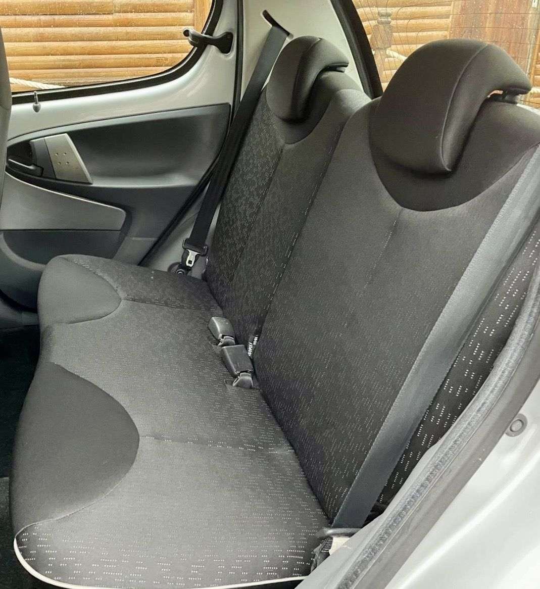 2011 PEUGEOT 107 2011 PEUGEOT 107