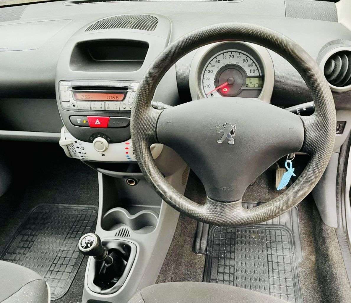 2011 PEUGEOT 107 2011 PEUGEOT 107